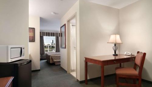 Deluxe King Suite