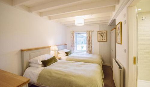 Two-Bedroom Apartment - Split Level