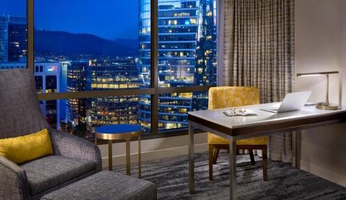 King Room with Balcony and City View 