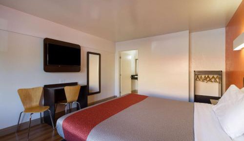 King Room - Non-Smoking