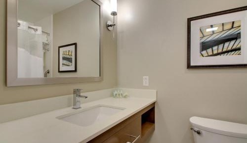 Queen Room with Two Queen Beds - Hearing Accessible