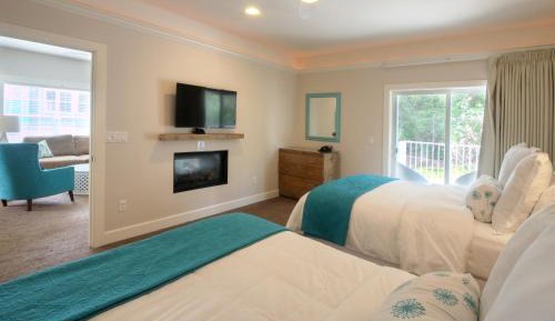 Deluxe Queen Suite
