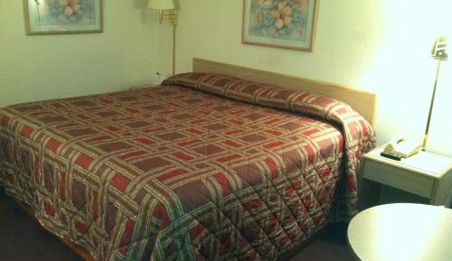 Queen Room - Non-Smoking