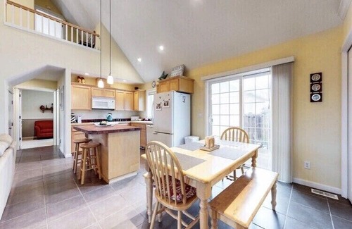 Four Sisters House | Coastal Getaway, 1 block from the beach Pet Friendly