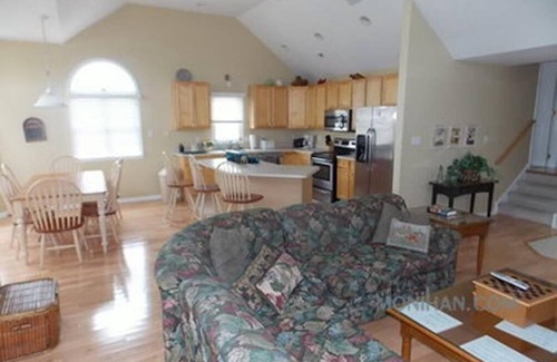 South End Condo | CONVENIENT TO EVERYTHING - 3521/23 HAVEN AVENUE