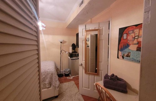 Bloomingdale House | Cozy Bedroom in Bloomindale D.C.