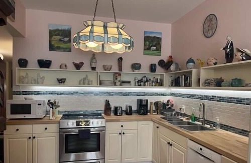 Lynn Apartment | Tryon Charming 2 bedroom . Pets welcome