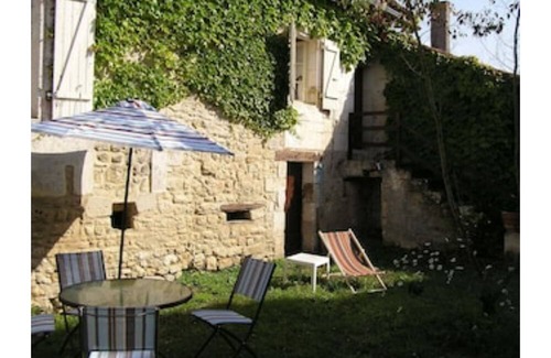 Champagne-et-Fontaine House | Rejuvenating stay, quiet, in a cottage with rustic charm