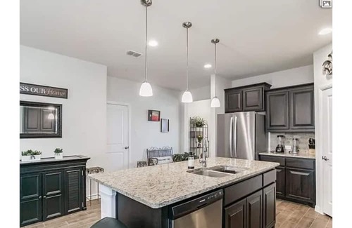 Azle House | EZ access to DFW, w office