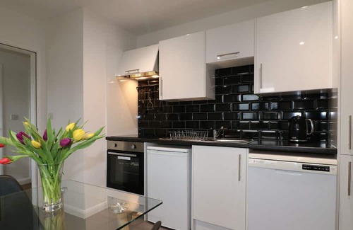 Ellastone Cottage | Contemporary cottage for four & private hot tub. Derbyshire Dales/Peak District.