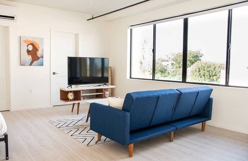 Barrio Santa Rosa Apartment | FL216 · Contemporary Studio in Sought-After Location