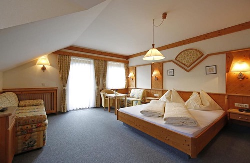 Pichl-Preunegg Other | Large double room with shower, toilet up to 2 nights - bank host