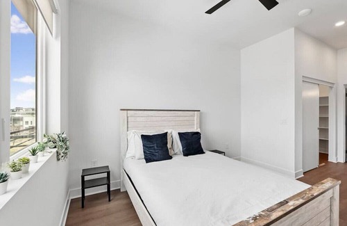 West Colfax Apartment | Modern Sloans Lake Apt