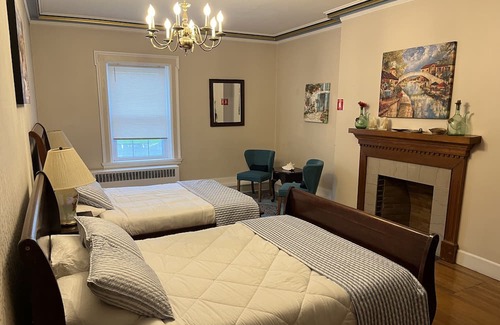 Athol Springs Bed & Breakfast | 7 GUEST ROOMS - SUNCLIFF FAMILY SUITE ON LAKE ERIE!! Football & Family Fun!