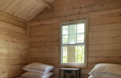 Hastings Highlands Cabin | Lake front cabin, with a seperate cabin with kitchenette and a bathroom.