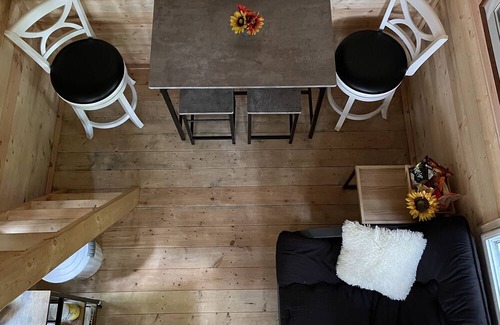Hastings Highlands Cabin | Lake front cabin, with a seperate cabin with kitchenette and a bathroom.