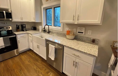 Penrose House | Close to trails & town but quiet and peaceful! Exceptionally clean 3br home