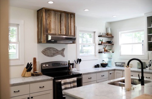 Ten Mile House | Beautiful, Modern Lakehouse on Watts Bar Lake