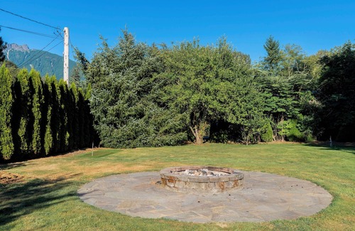 West End Apartment | Cozy 4 BR 2 BA : West End