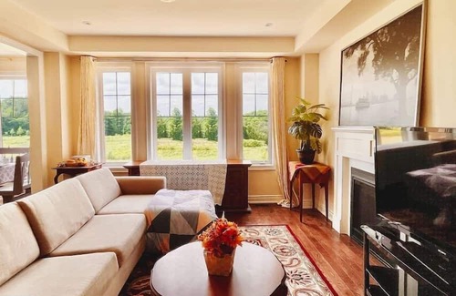 East Gwillimbury House | Water's Edge Haven Su