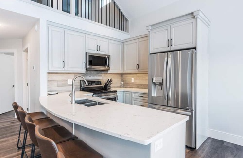 Central Okanagan Cottage | *SPACIOUS-STUNNING-FAMILY AND PET FRIENDLY, SHORT WALK TO MAIN AMENITIES AREA!