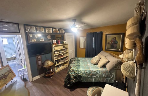 Lyon County House | Owen’s Oasis with laundry gym massage and lounge