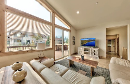 Mountain View Estates House | 1376MD.4 Bedroom Mountain Contemporary Home Views, Quiet & Peaceful Retreat