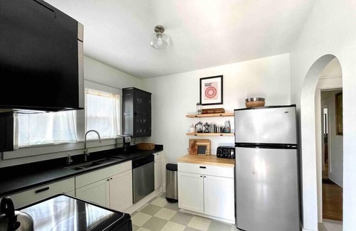 East Hill House | *FRESH New Reno*Near HOTspots & Downtown/Fire-pit+