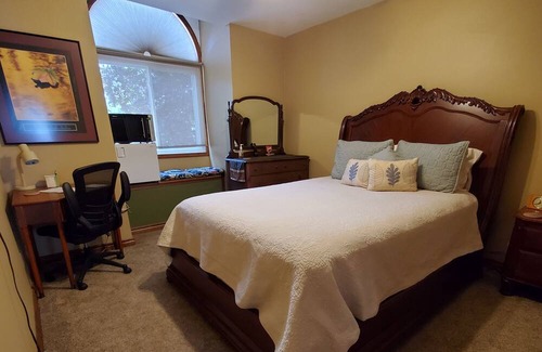 Clinton Township House | UPSCALE HOME NEAR LAKE ST CLAIR & McLAREN HOSPITAL