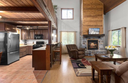 East Glacier Park Cabin | Summit Mountain Lodge and Steakhouse