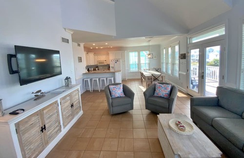 Morgantown House | Modern second tier home w/ great views and pet friendly
