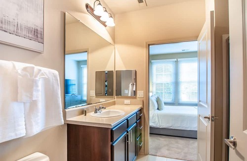Huntsville Apartment | Modern Apartment in Prime Location (ID4235X11)