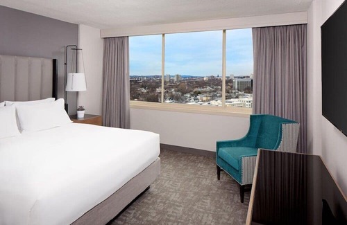 MIT House | 2 Connecting Suites at a 4⭐️ Hotel