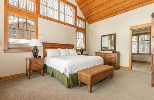 Truckee Cabin | Luxe Cabin with 5 Star Amenities!!