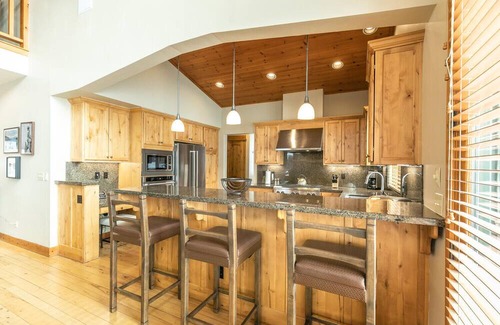 Truckee Cabin | Luxe Cabin with 5 Star Amenities!!