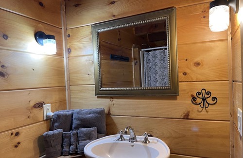 Sevierville Cabin | Free Dollywood tix -Pine Ridge · unwind and unplug in a peaceful setting