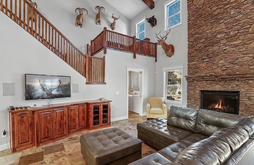 Ponderosa Trails House | So GRAND, So MAJESTIC, So EXQUISITE! Highly-Sought After Location! Pool Table!