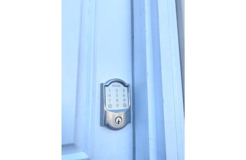 Elizabeth Apartment | Cozy 2BR Parking&Laundry near NYC Self Check-IN