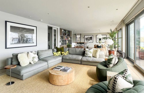Lechlade House | Mallard Lodge, Lakes by Yoo, sleeps 6 adults +6 kids, spa/pool