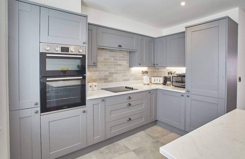 Whitby House | Host & Stay | Lemonade Arch