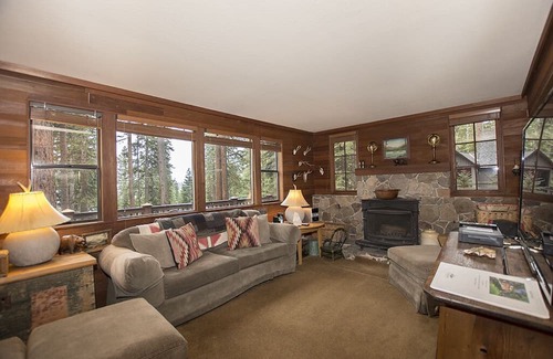 Carnelian Bay House | Rockwood: Cute & Unique North Shore Cabin