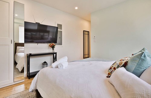 Mile End Apartment | Contemporain 3 Bedrooms/2Bath MileEnd/Plateau