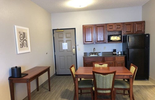 Marinette Hotel | Country Inn & Suites by Radisson, Marinette, WI