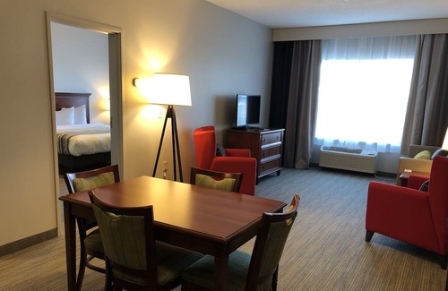 Marinette Hotel | Country Inn & Suites by Radisson, Marinette, WI