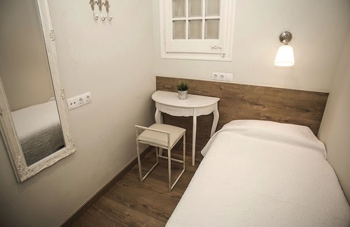 El Poble-sec Apartment | Special offer Elegant apartment in Paralel for 10 guests.