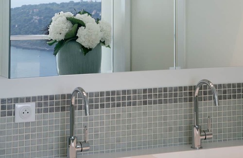 French Riviera House | Monaco Bay View villa with pool, sea views, secure parking for 3 cars, elevator.