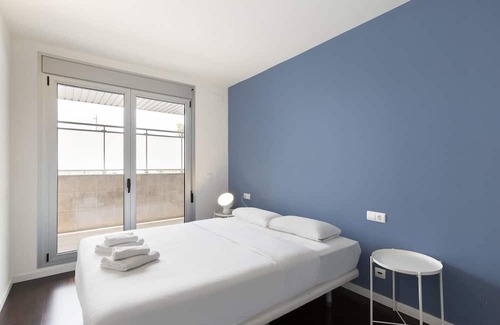 Sant Adria de Besos Apartment | Olala Port Forum 3-Bedroom Apartment with Balcony