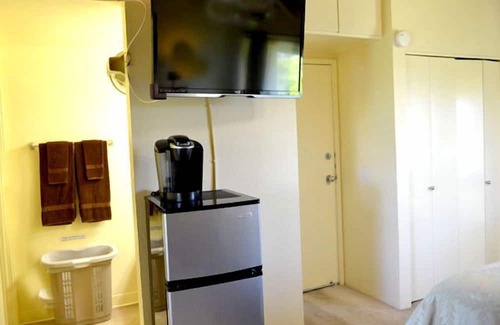 Princeville Apartment | Air Conditioned Upstairs Studio w/RESERVED PARKING; Pool, -WIFI-Walk to Beach