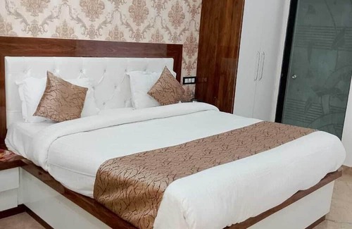 Gonda Hotel | Dream House Club And Resort