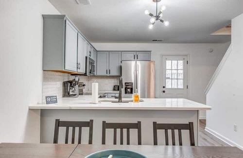 University District House | High Point House Huit Retreat 4